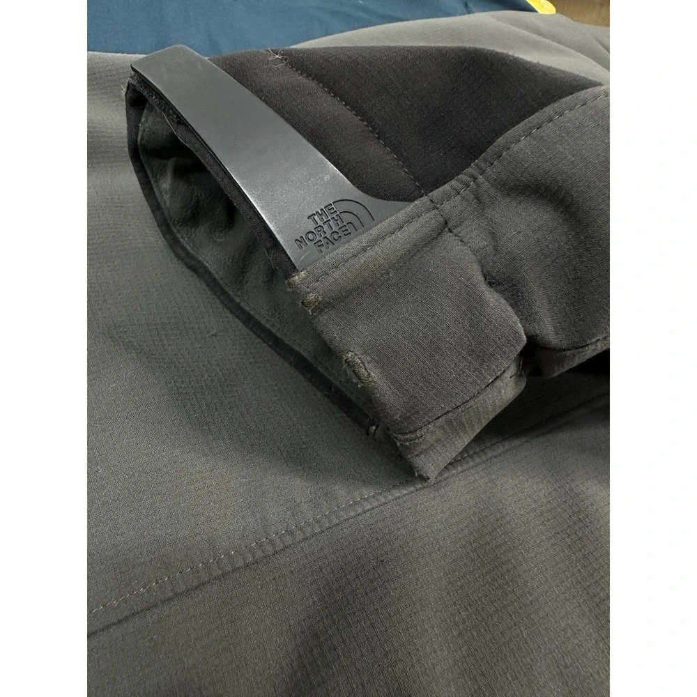 The North Favlce Primaloft Insulated Full Zip Coat / Black & Gray / Men's XL - Picture 9 of 11
